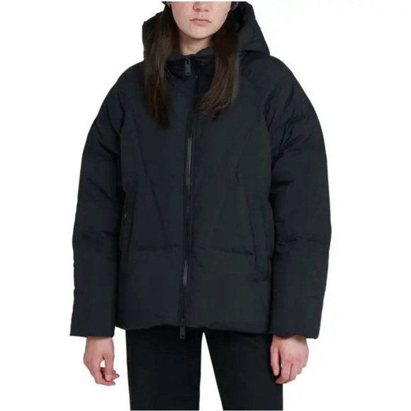 THE RECYCLED PLANET COMPANYElango Water Resistant Hooded Down PufferBlack SZ S